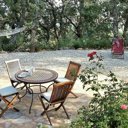 Vakantiehuis Nice In With Wifi, 1 Bedrooms&outdoor Swimming Pool